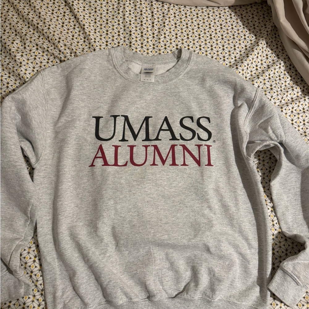 Gray UMASS Alumni Sweatshirt